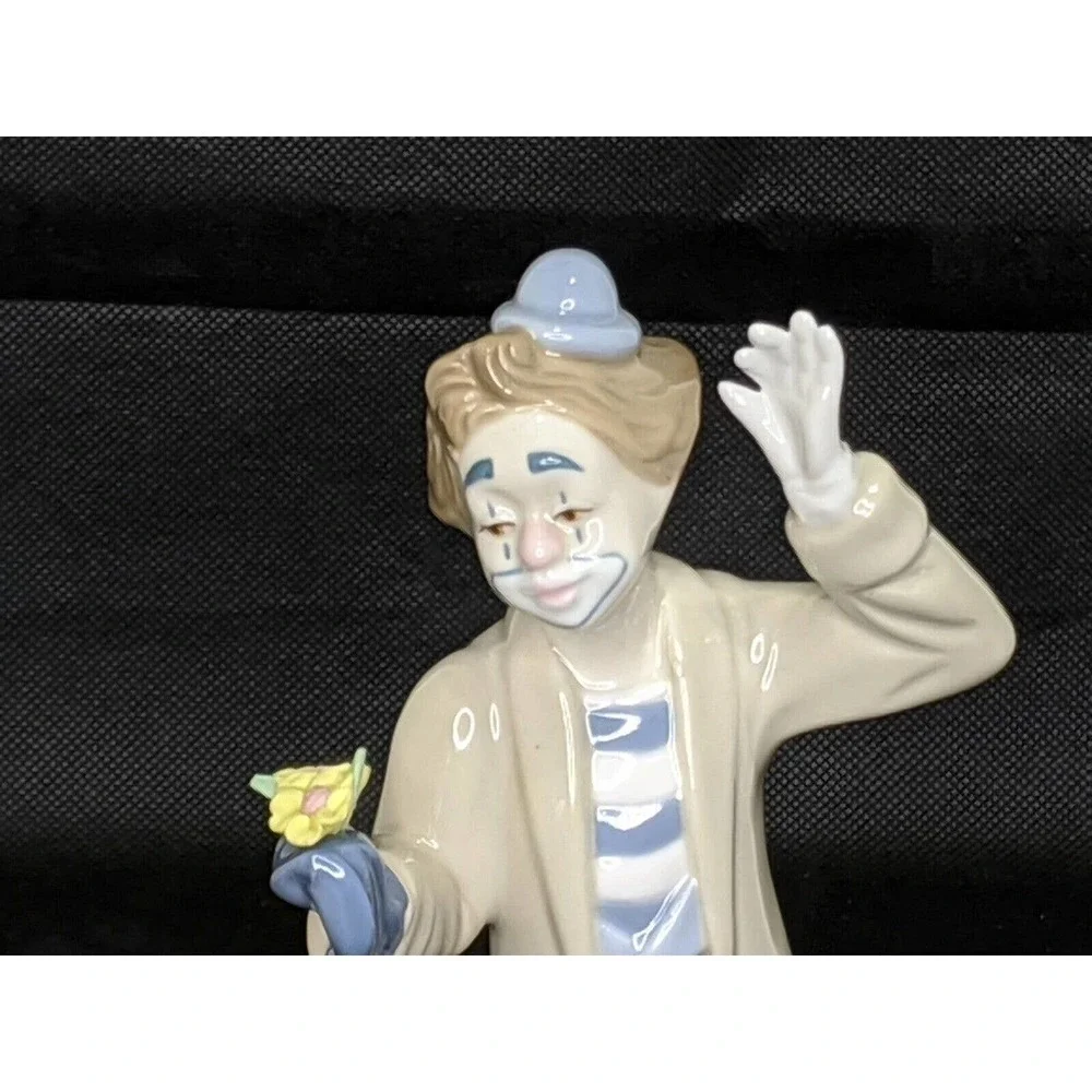 Vintage Clown Yellow Flowers Porcelain Figurine 9